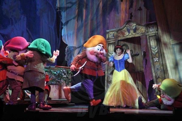 ရန္ကုန္ၿမိဳ႕ ပထမဆုံး Walt Disney ပြဲ ပရိသတ္ ရာခ်ီအားေပး