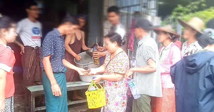 ဧရာဝတီတိုင်းတွင် စားသုံးဆီစာအုပ်လုပ်ရန် ငွေကောက်ပြီး တလကျော်သည်အထိ ဆီမရသေး