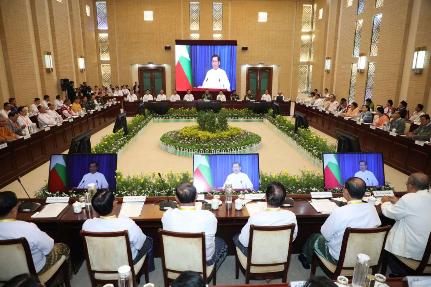 EAO အချို့ ကိုယ်ကျိုးရှာ နိုင်ငံရေးအမြတ်ထုတ်နေ၊ လက်နက်ကိုင်တောင်းဆိုမှုကို လိုက်လျော ဖြေရှင်းမည်မဟုတ်ဟုစစ်ခေါင်းဆောင်ပြော