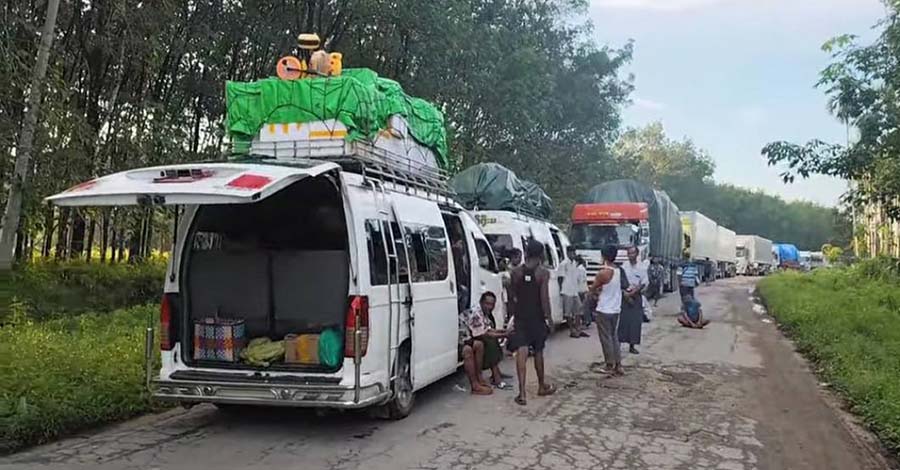 မြိတ်-ပုလောကားလမ်းတွင် တိုက်ပွဲကြောင့် အရပ်သားပြည်သူကားများ ရာချီပိတ်မိနေ