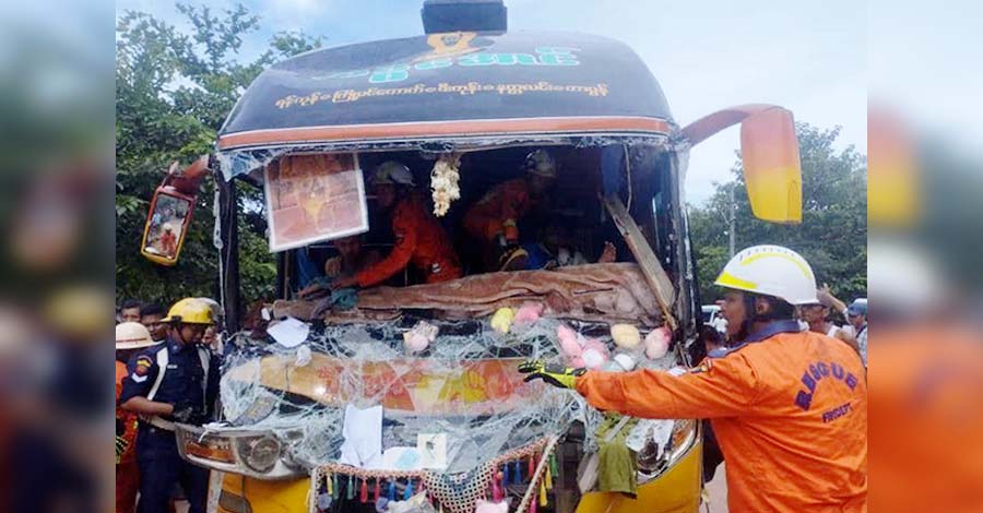 လှိုင်သာယာနှင့် တိုက်ကြီးတွင် ခရီးသည်တင်ယာဉ်များ တိမ်းမှောက်ပြီး ၂၃ ဦးဒဏ်ရာရ