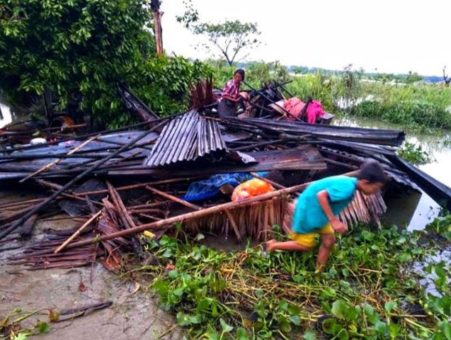 မအူပင်တွင် လေပြင်းတိုက်ခတ်မှုကြောင့် နေအိမ် ၂၇ လုံး ပြိုကျပျက်စီး
