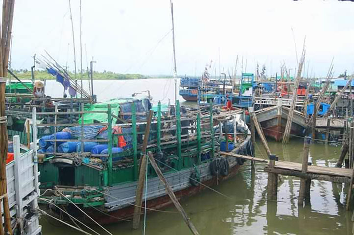 မုန်တိုင်းသတိပေးချက်‌ကြောင့် ဧရာဝတီတိုင်းမှ ပင်လယ်ငါးဖမ်းလုပ်ငန်းများ ယာယီရပ်နား