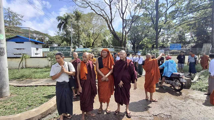လှည်းကူးတရားရုံးကို ဆန္ဒသွားပြသည့်  မဘသဆရာတော်နှင့် မပုတုအဖွဲ့  နှင်ထုတ်ခံရ