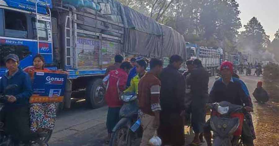 ကလေး-တမူးလမ်းပိုင်းကို စစ်ကောင်စီတပ်ဂိတ်က လမ်းပိတ်၊ ငွေပေးပြီး သယ်နေရ