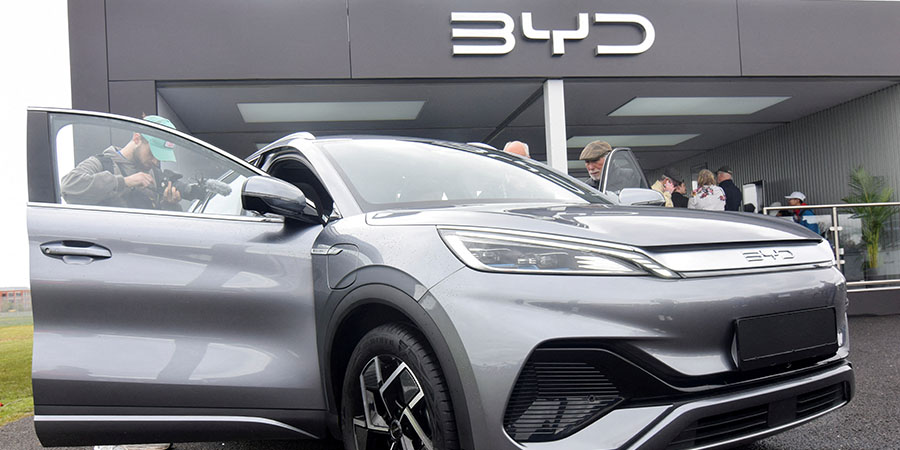 BYD တရုတ်ကားကုမ္ပဏီက အသားတင်အမြတ်တွင် Tesla ကို ပထမဆုံးကျော်တက်