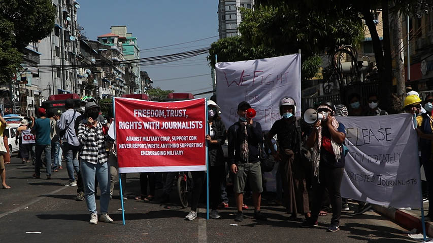 မြန်မာတွင် စစ်အာဏာသိမ်းပြီးနောက် သတင်းထောက် ၁၁ ဦးသေဆုံး၊ မီဒီယာဖိနှိပ်မှု ပိုဆိုးလာ