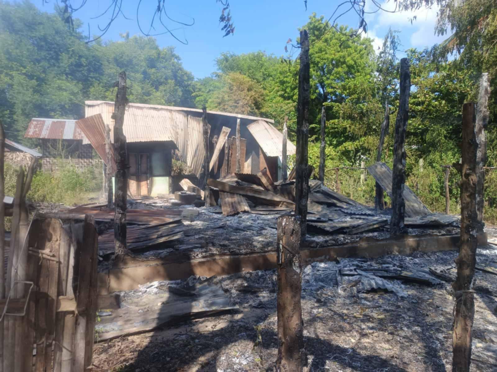 မြိုင်မြို့နယ် နီပ‌ဆေးတောရွာကို စစ်တပ် မီးရှို့သဖြင့် ဒေသခံများ နေရပ်စွန့်ခွာနေရ
