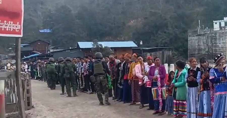 ကချင်အထူးဒေသ ၁ က စစ်ကောင်စီတပ်နှင့် ပြည်သူ့စစ်များ KIA ထံ လက်နက်ချပူးပေါင်း