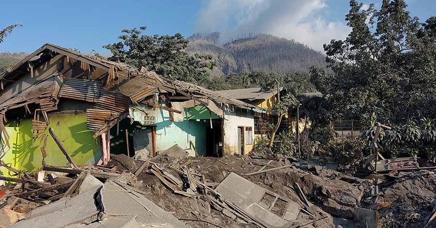 အင်ဒိုနီးရှားတွင် မီးတောင်ပေါက်ကွဲပြီး အနည်းဆုံး ၁၀ ဦးသေဆုံး