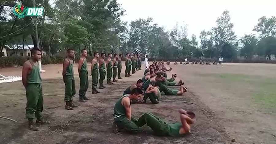မအူပင်နှင့် ဝါးခယ်မက အဓမ္မစစ်သားစုဆောင်းခံရသည့် လူငယ်များ ပုသိမ်စစ်တိုင်းရုံး ပို့ခံရ