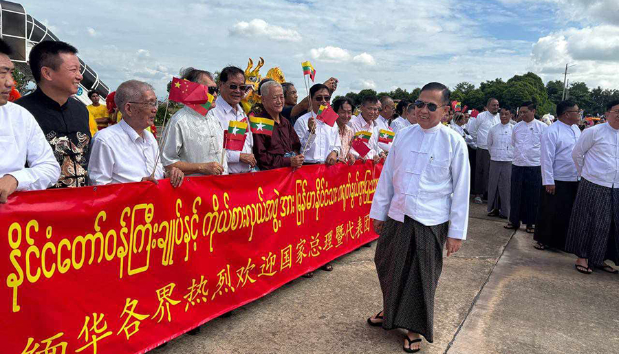 မကြိုမနေရအမိန့်ကြောင့် တရုတ်နိုင်ငံက ပြန်လာသည့် စစ်ခေါင်းဆောင်ကို ကြိုဆိုသူများပြား
