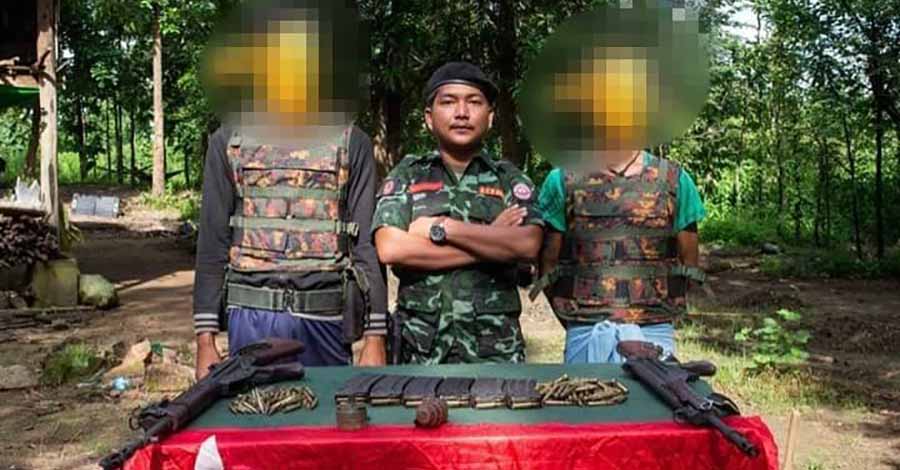 မကွေးတွင် တပ်သားသစ်စုဆောင်းခံရသူ ၂ ဦး လက်နက်ခဲယမ်းနှင့် အတူ အလင်းဝင်