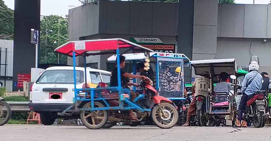 အမိုးကိုင်းတပ် ဘေးတွဲဆိုင်ကယ်များကို စစ်ကောင်စီက ဖမ်းဆီးဒဏ်ရိုက် 