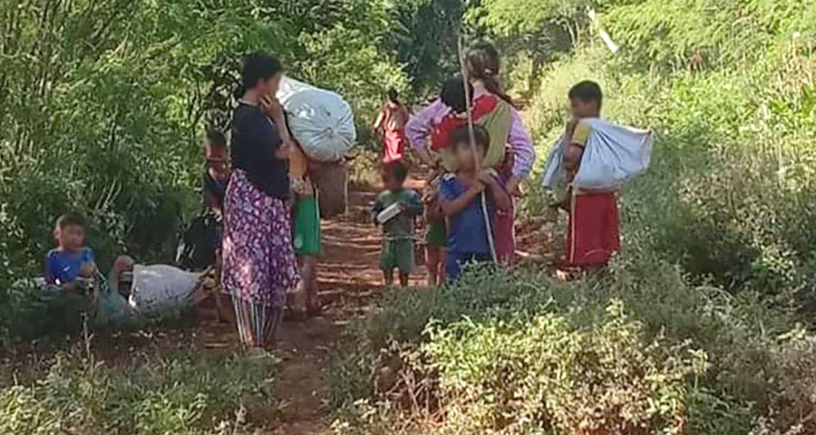လေကြောင်းရန်ကြောင့် မိုးဗြဲတောင်သူများ စပါးရိတ်သိမ်းရန် အခက်ကြုံ