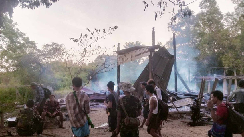 ညောင်ပင်ဇင်းရွာကို စစ်ကောင်စီတပ် မီးရှို့ဖျက်ဆီး၊ နေအိမ် အလုံး ၂၀ ထက်မနည်း ဆုံးရှုံး