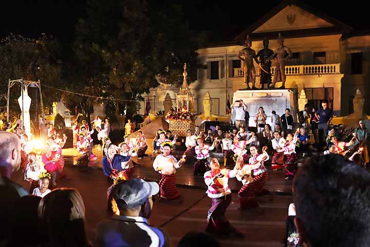 ထိုင်းနိုင်ငံ၊ ချင်းမိုင်မြို့က အစည်ကားဆုံး ထိုင်းရိုးရာ လွိုင်ကထုန်ပွဲတော်ကျင်းပ