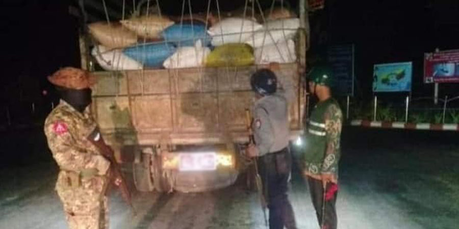 ပုသိမ် - မုံရွာ ကားလမ်းပေါ်တွင် ကုန်တင်ကား ၃ စီးကို စစ်ကောင်စီတပ်က ဖမ်းဆီး