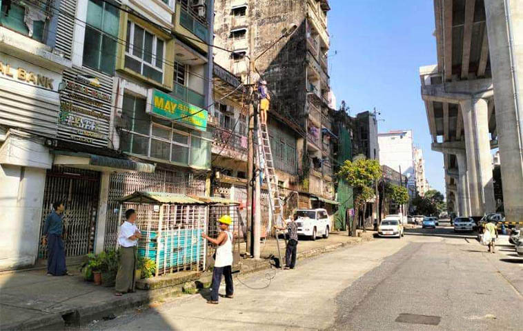 ရန်ကုန်တွင် လျှပ်စစ်မီးကြိုးခိုးခံရမှုများလာပြီး ရက်ရှည်မီးပြတ်