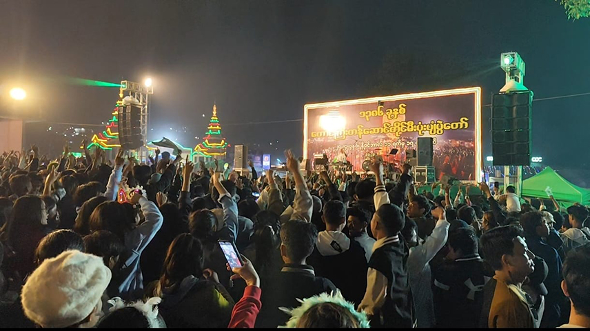 တန်ဆောင်မုန်းလပြည့်ည တောင်ကြီးမီးပုံးပျံပွဲ လူတိုးမပေါက်အောင်စည်ကား