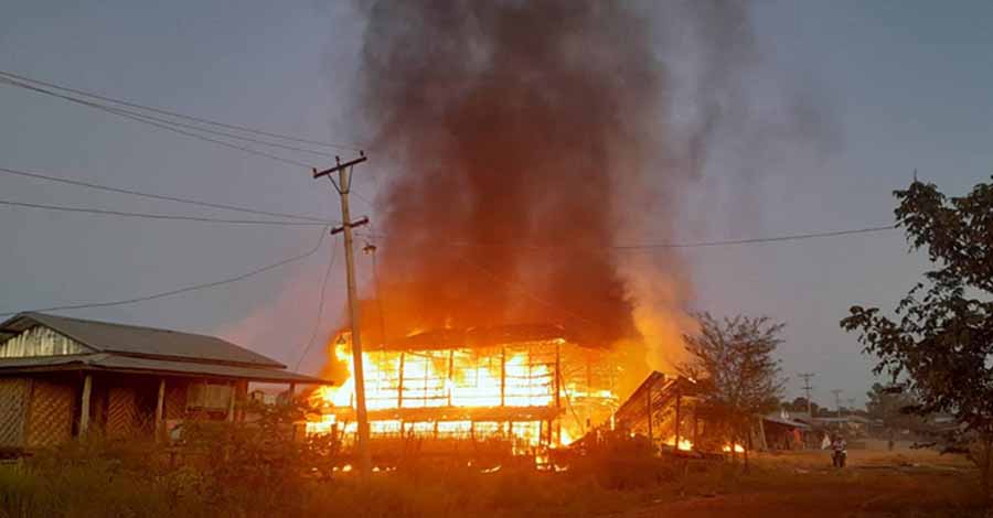 ကျွန်းလှနှင့် မိုးဗြဲကို လေကြောင်းက တိုက်ခိုက်သဖြင့် အိမ်တချို့ပျက်စီး
