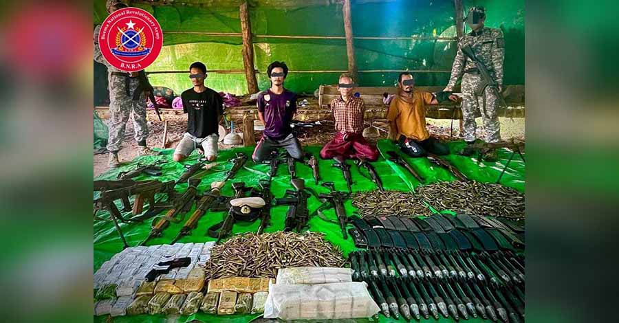 ပုလဲမြို့သိမ်းစစ်ဆင်ရေးမှ စစ်သုံ့ပန်း ၂၅ ဦးနှင့် လက်နက်ခဲယမ်း အများအပြားရ