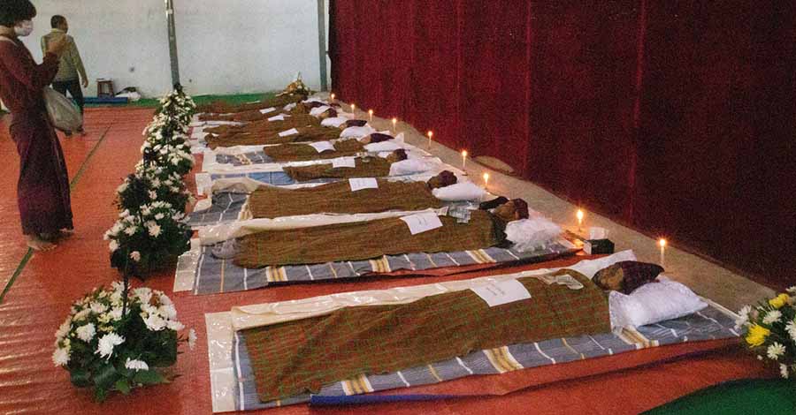 စစ်တပ်က လေယာဉ်ဖြင့် ဗုံးကြဲမှုကြောင့် သေဆုံးခဲ့ရသည့် ကုန်းလောရွာက ကလေးငယ်များ