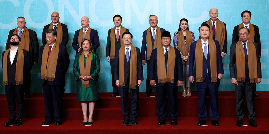 အေပက် ထိပ်သီးဆွေးနွေးပွဲတွင် သမ္မတ ဘိုင်ဒင် ဘေးရောက်နေ