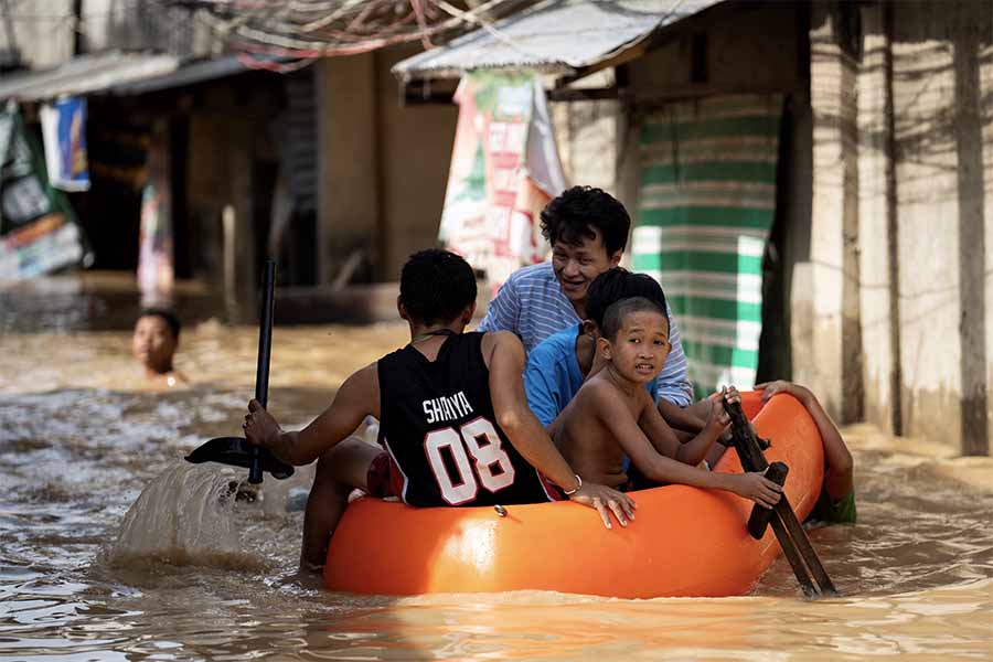ဖိလစ်ပိုင်တွင် စူပါတိုင်ဖွန်းမုန်တိုင်း မန်းယိကြောင့် လူ ၈ ဦးထက်မနည်း သေဆုံး