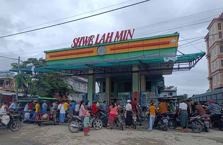 ကလေးမြို့တွင် စက်သုံးဆီ‌ ပြတ်တောက်သည်အထိ ရောင်းချနေရ
