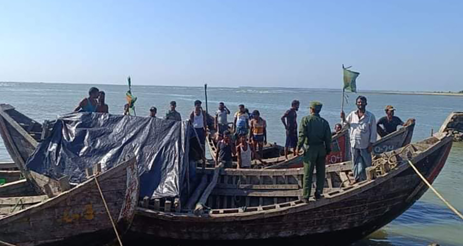 မြန်မာရေပိုင်နက်အတွင်း ငါးခိုးဖမ်းသည့် လှေ ၇ စီးကို AA က ဘင်္ဂလားဒေ့ရှ်သို့ လွှဲပေး