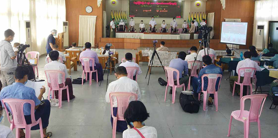 စစ်ကောင်စီ၏ အောင်ဘာလေထီကို ရပ်ကွက်များအထိ လိုက်လံရောင်းချ