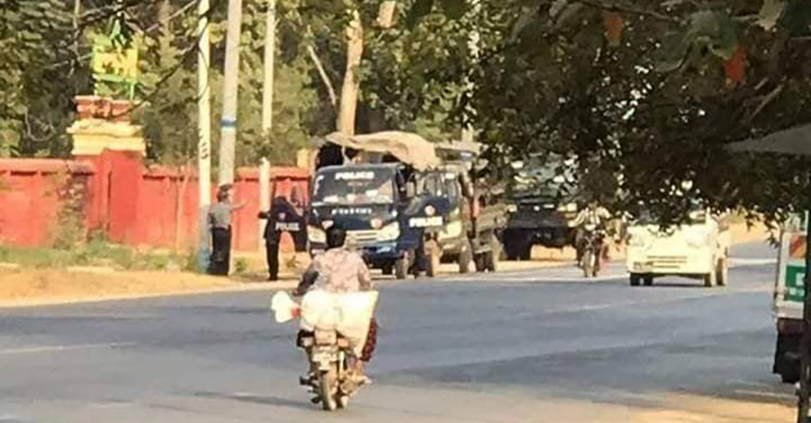 ဆီမီးခုံမြို့တွင် ရဲတပ်ဖွဲ့ဝင်များက ပြည်သူကို ဖမ်းဆီးရိုက်နှက်ပြီး ပစ္စည်းများ လုယက်နေ