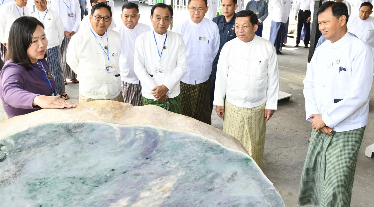 သွေးမြေကျ ပြပွဲနှင့် သယံဇာတ ကျိန်စာသင့်ပြည်သူများ 