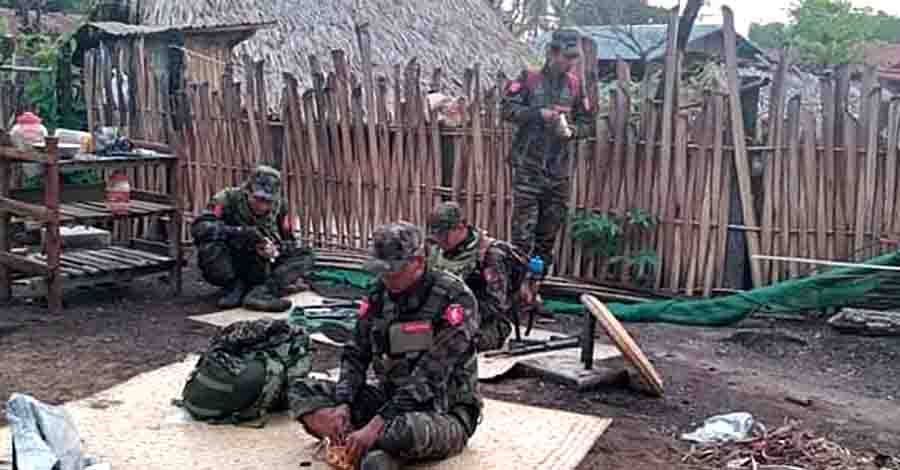 ပခုက္ကူ စစ်တပ်ဂိတ်ကို ဒရုန်းဖြင့် ဗုံးကြဲ၊ ပွင့်ဖြူမြို့နယ်က လမ်းပိုင်း ၃ ခုကို အသုံးမပြုရန် ပကဖ အသိပေး
