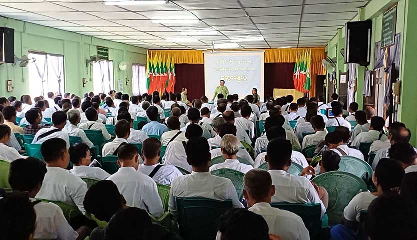 ဖျာပုံတွင် စစ်မှုထမ်းအကြောင်းပြ ငွေကောက်သည့် အုပ်ချုပ်ရေးမှူး ၁ ဦးကို ရာထူးက ဖယ်ရှား