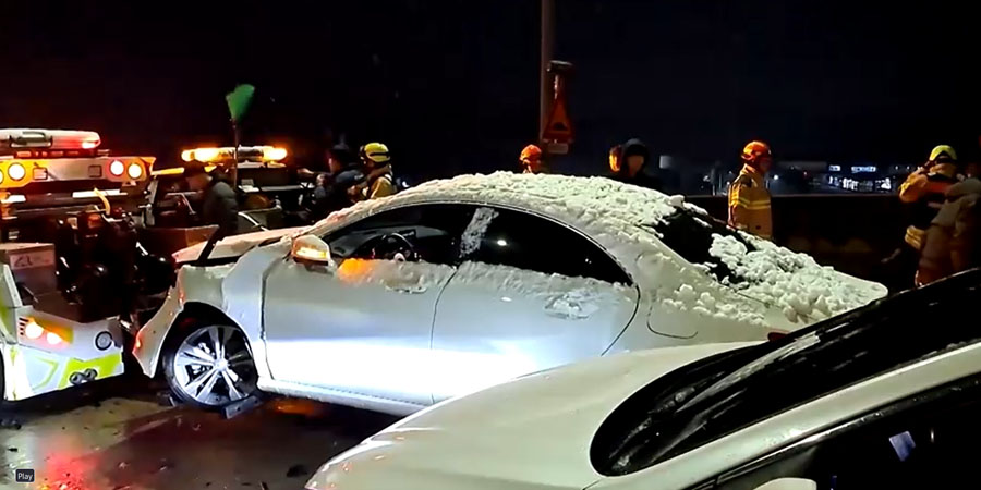 တောင်ကိုရီးယားတွင် နှင်းအကြီးအကျယ်ကျပြီး အဝေးပြေးလမ်း၌ ကား ၅၃ စီး ဆင့်တိုက်