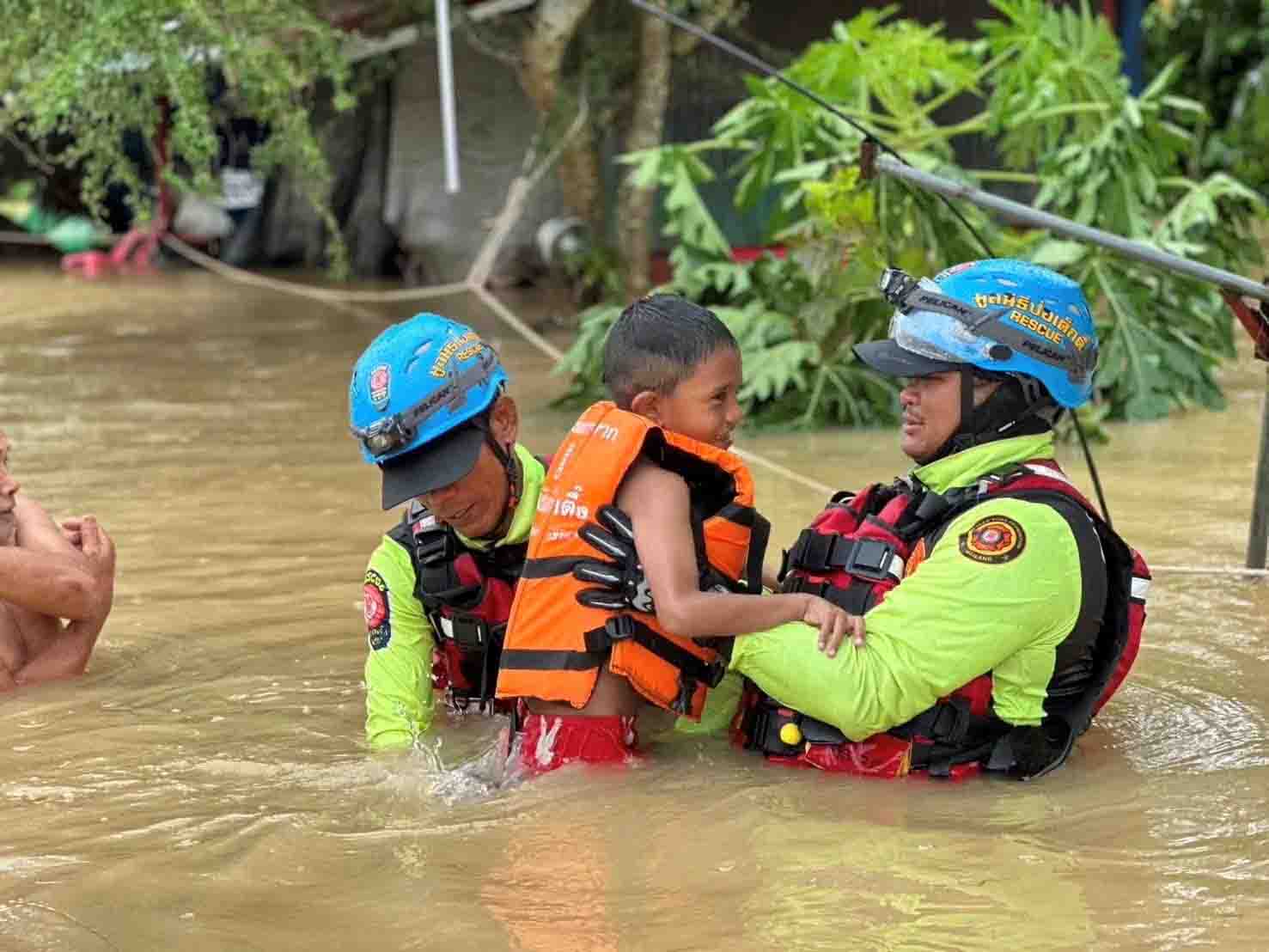 ထိုင်းတောင်ပိုင်းနှင့် မလေးရှားတွင် အဆိုးရွားဆုံးရေကြီးပြီး လူ ၁၀ ဦးကျော်သေဆုံး