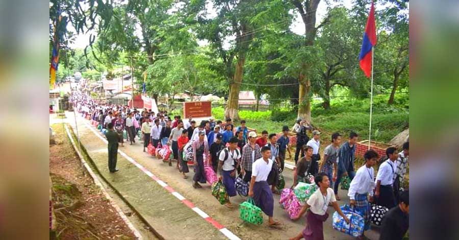ဓနုဖြူတွင် စစ်မှုထမ်းရန် အဓမ္မစုဆောင်းခံထားရသည့် လူငယ် ၆၀ ကျော်ကို မကွေးတိုင်းသို့ပို့