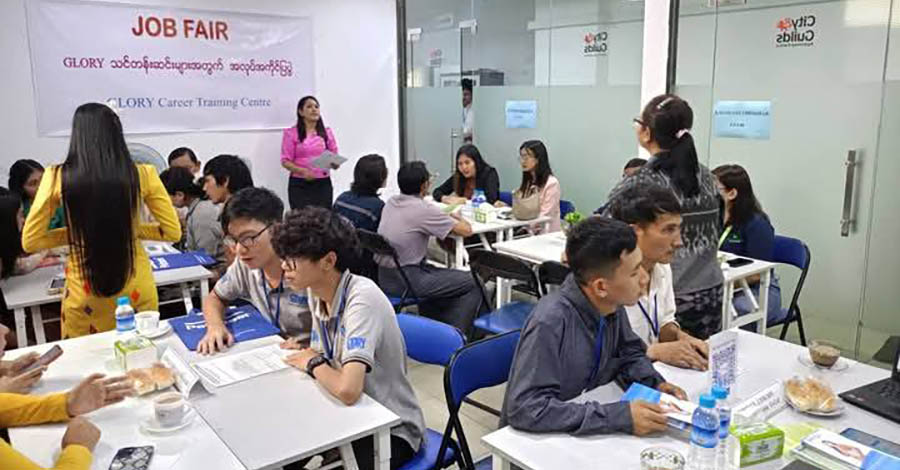 အလုပ်အကိုင်ရှားပါးလာသဖြင့် ပြည်တွင်းအလုပ်အကိုင်ရှာဖွေရေး အေဂျင်စီအချို့ ရပ်နား