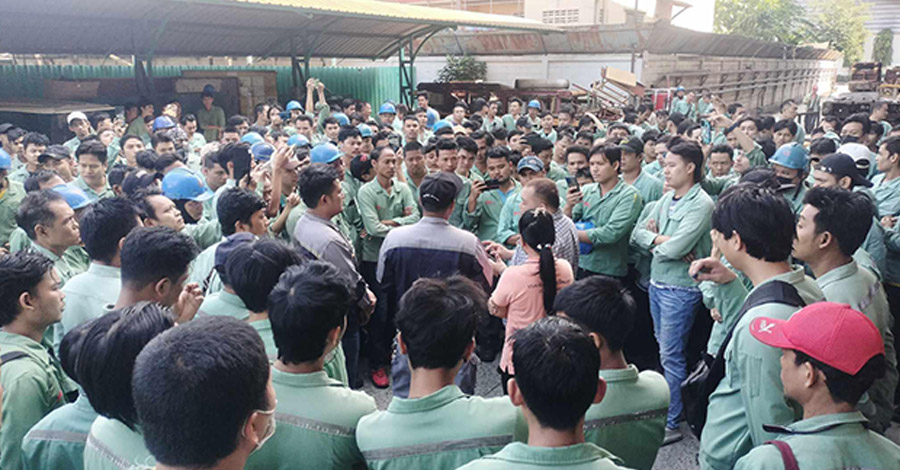 အလုပ်သမားကတ် သက်တမ်းတိုးခ မတရားကောက်ခံသဖြင့် ထိုင်းရောက် မြန်မာအလုပ်သမားများ ဆန္ဒပြ 