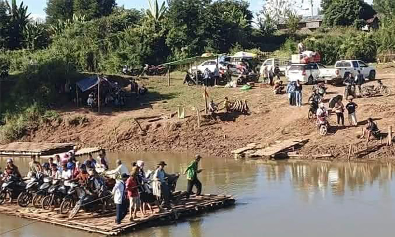 လားရှိုး-အီနိုင်းတံတား ဖောင်ဖြင့်ဖြတ်သန်းခ ကျပ်သိန်းချီပေးနေရ