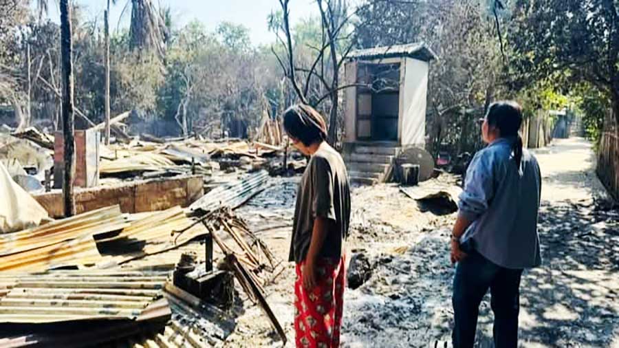 ဆားလင်းကြီး အိုမရွာကို စစ်တပ် မီးရှို့၊ ကလေးမြို့တွင် လက်နက်ကြီးကျရောက် ပေါက်ကွဲ