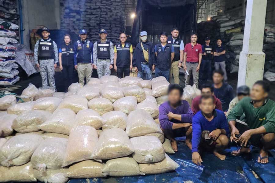 မြန်မာရေလုပ်သား ၆ ဦးပါ ငါးဖမ်းစက်လှေကို ထိုင်းရေတပ်က ဖမ်းဆီး