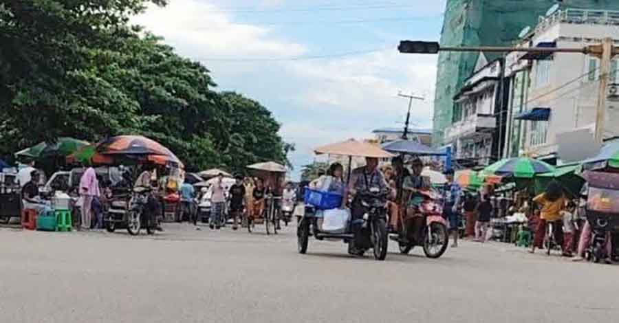 ရန်ကုန်တွင် ဘေးတွဲမောင်းခွင့်ကတ်ပြားရှိသော်လည်း ဖမ်းဆီးငွေညှစ်ခံနေရ