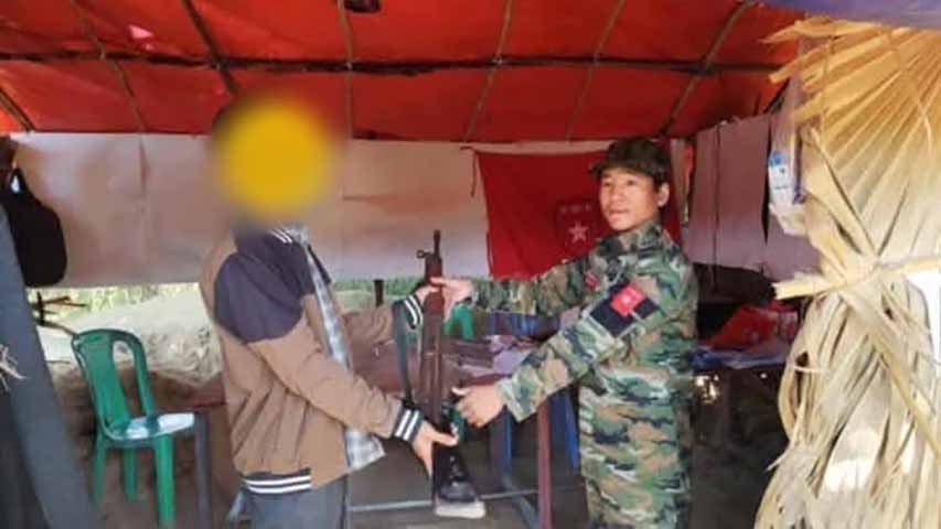 မှော်ဘီရဲတပ်ရင်းက ရဲတပ်သား ၁ ဦး လက်နက်ခဲယမ်းနှင့် အလင်းဝင်