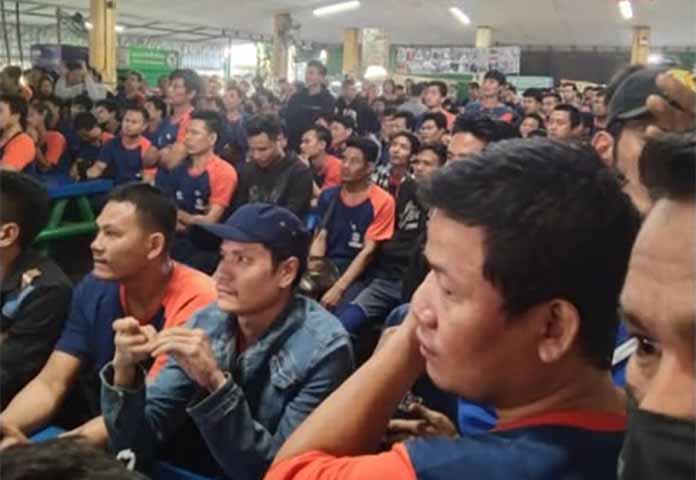 ထိုင်းရောက် ရွှေ့ပြောင်းလုပ်သားများ အလုပ်သမားကတ်သက်တမ်းတိုးခ လျှော့ပေးရန် တောင်းဆို 