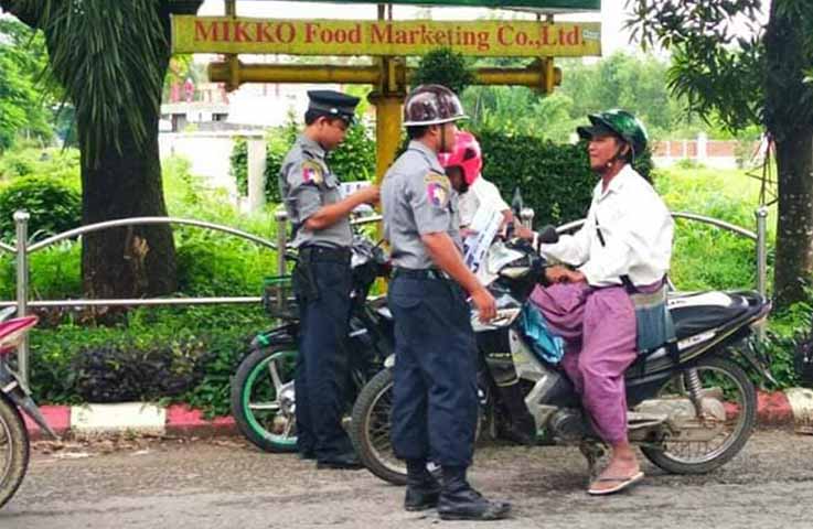 ဧရာဝတီတိုင်းတွင် ရဲနှင့်စစ်သားများထွက်ပြေး၊ နေအိမ်ချိပ်ပိတ်ပြီး မိသားစုကိုဖမ်းမည်ဟု ခြိမ်းခြောက်ပြန်ခေါ်နေ