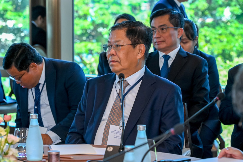 ထိုင်းတွင်ကျင်းပသည့် အလွတ်သဘောဆွေးနွေးပွဲတွင် ရွေးကောက်ပွဲအစီအစဉ် စစ်ကောင်စီ ဝန်ကြီးချပြ 