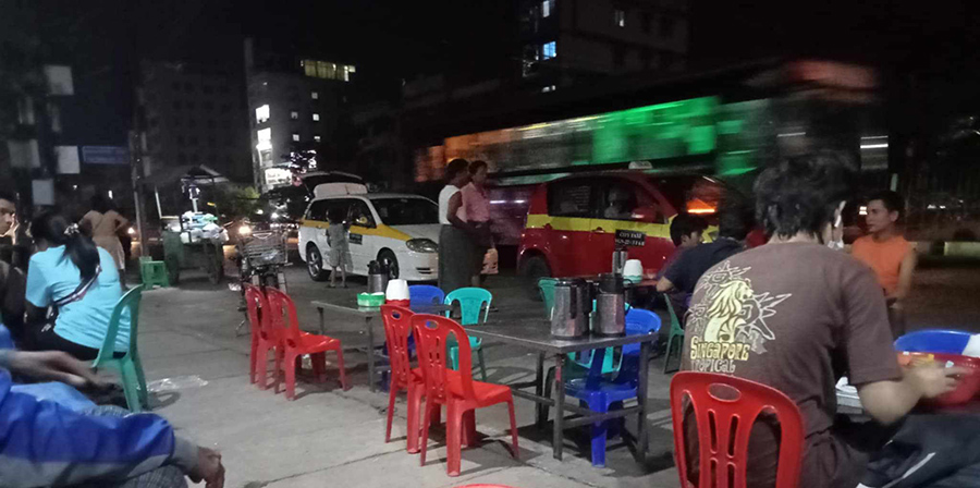 ရန်ကုန်တွင် ပေါ်တာဆွဲသည့်သတင်းကြောင့် ညဘက်ဖွင့်သည့်ဆိုင်များ အရောင်းပါး